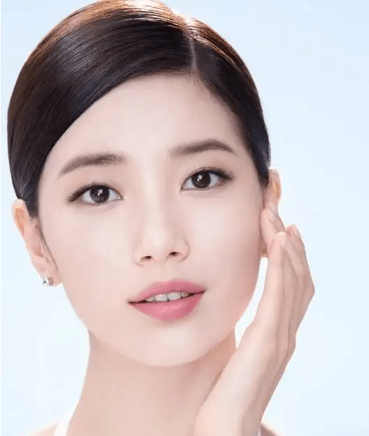 轻薄型粉底液,气垫bb或粉饼等底妆产品,特别适合追求自然妆感的人使用