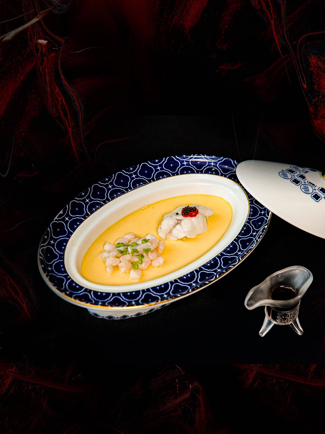 徐州喜来登酒店则以一道鱼米之乡羊方藏鱼,由精于徐州本地菜的西厨房