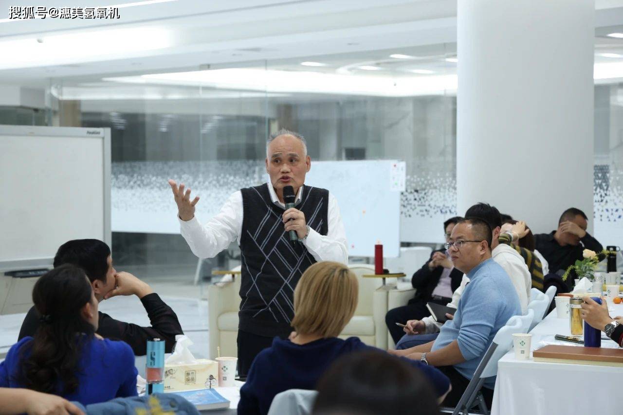 在训练营上,潓美医疗公司总裁林信涌语重心长分享过去12年研究价值,但