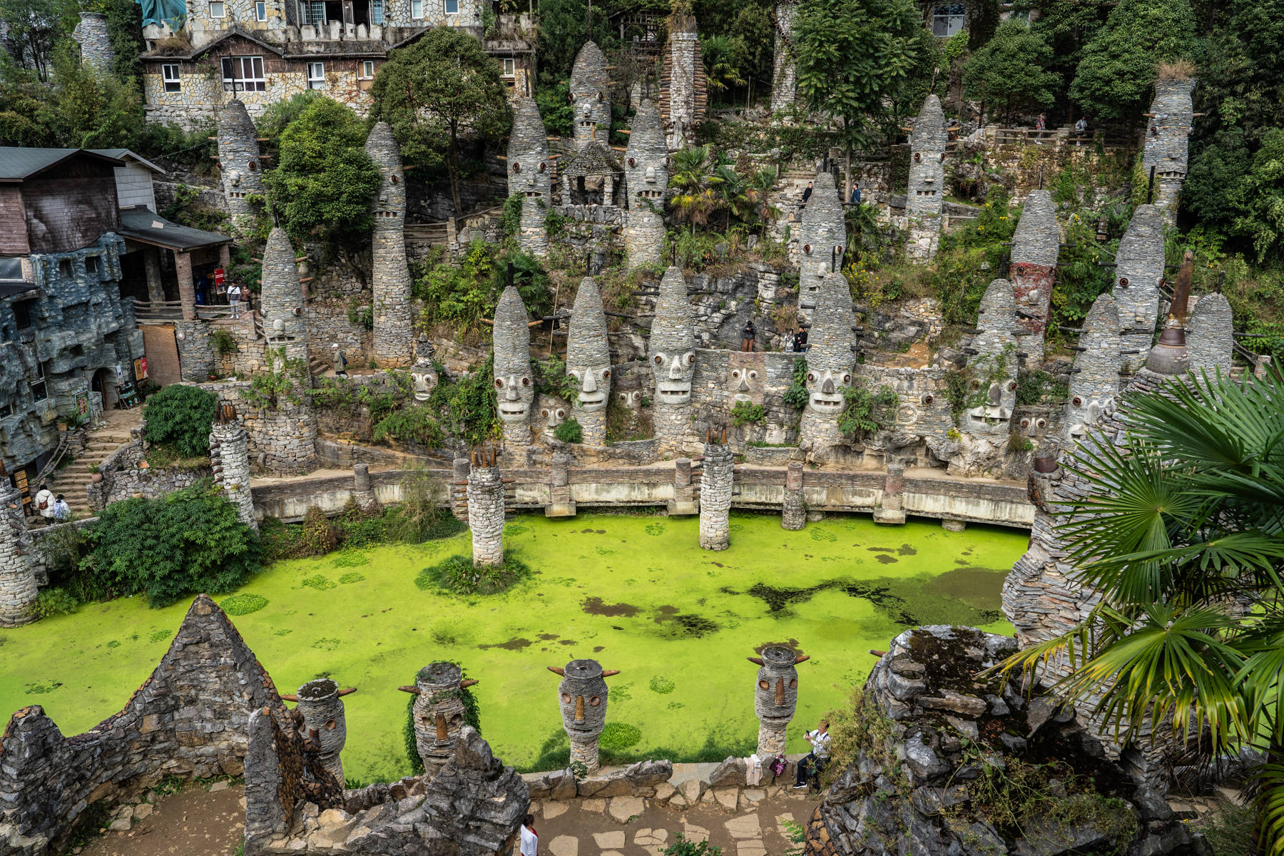 仿佛进入了一个时光隧道,穿越到了夜郎的盛世,感受夜郎谷的历史和文化