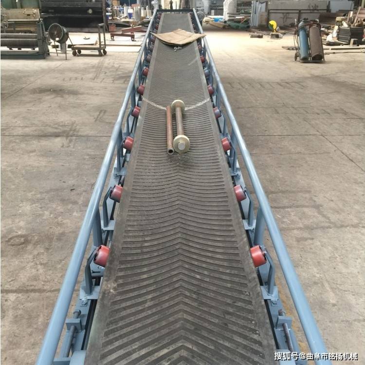 u槽型皮带输送机 大倾角装车运输机 纸箱成袋物品上楼传送带