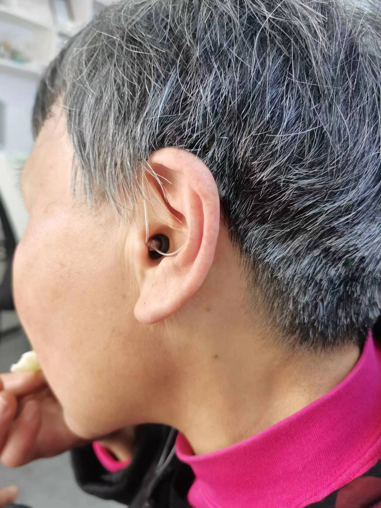 其实,助听器对老年人有益而无害.