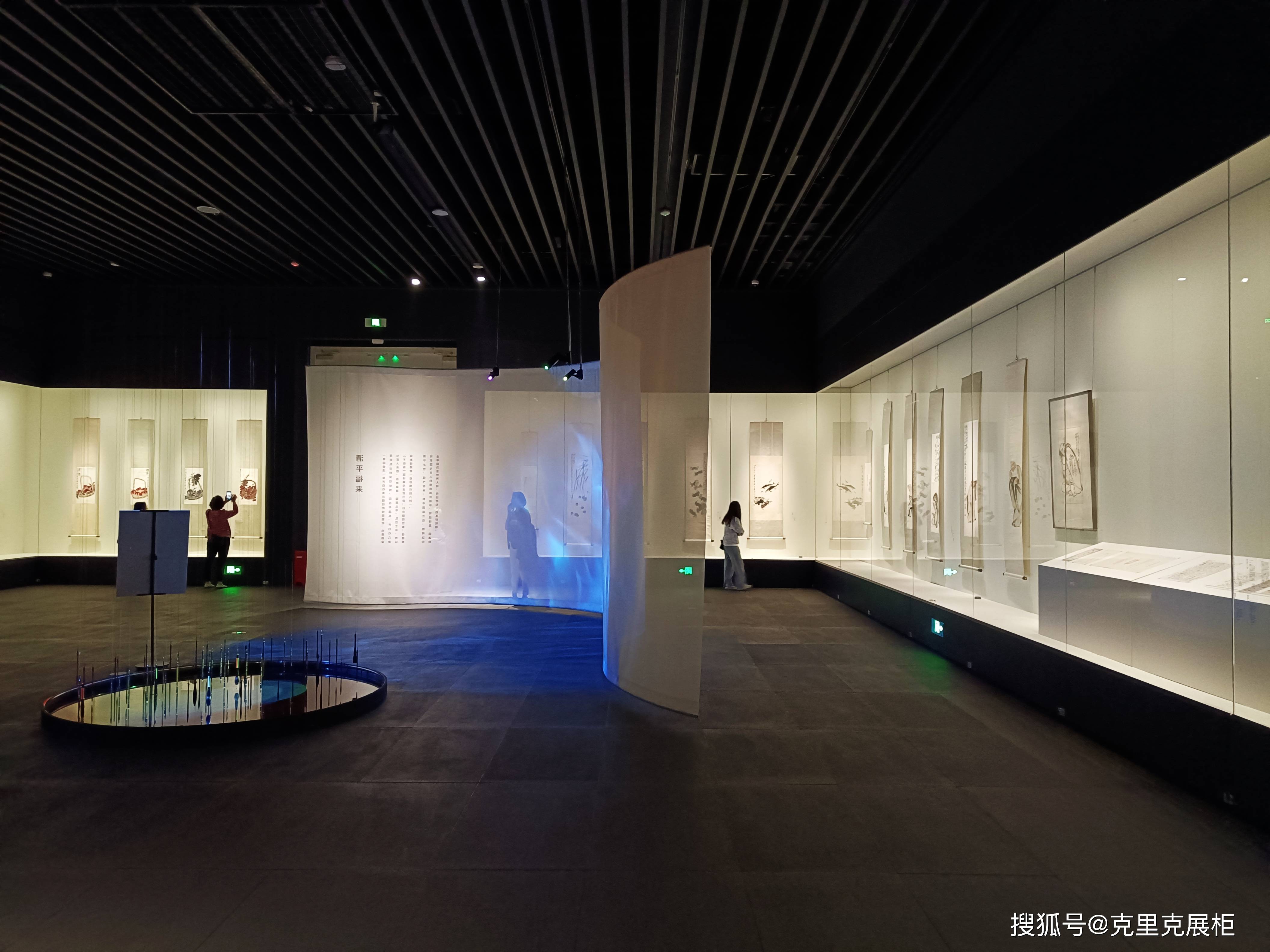 深圳美术馆新馆:创新展示空间,艺术未来之窗