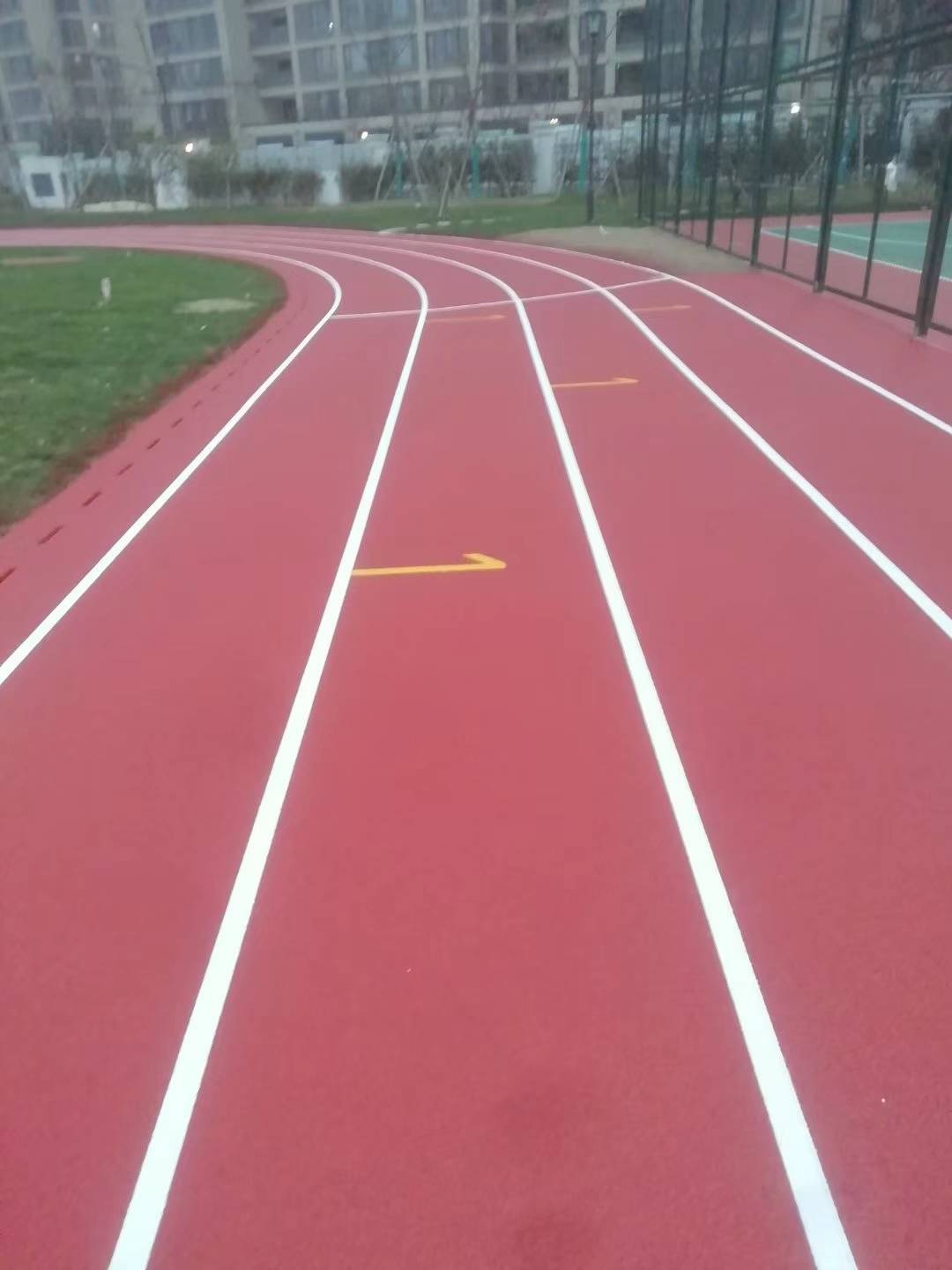 新疆学校塑胶跑道翻新_制造_田径运动_特点