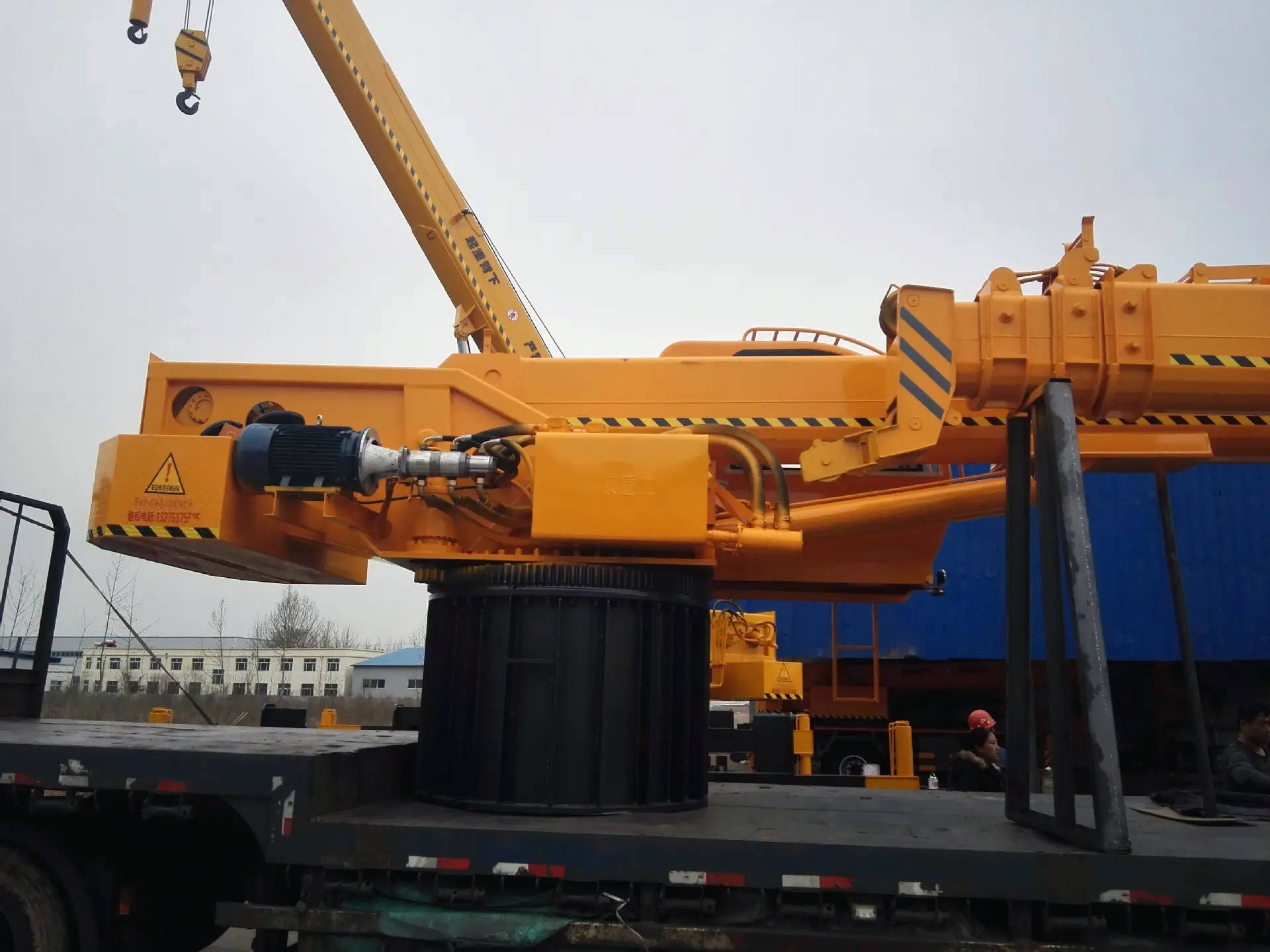 港口起重机种类繁多,如何才能在激烈的市场竞争中脱颖而出呢_集装箱