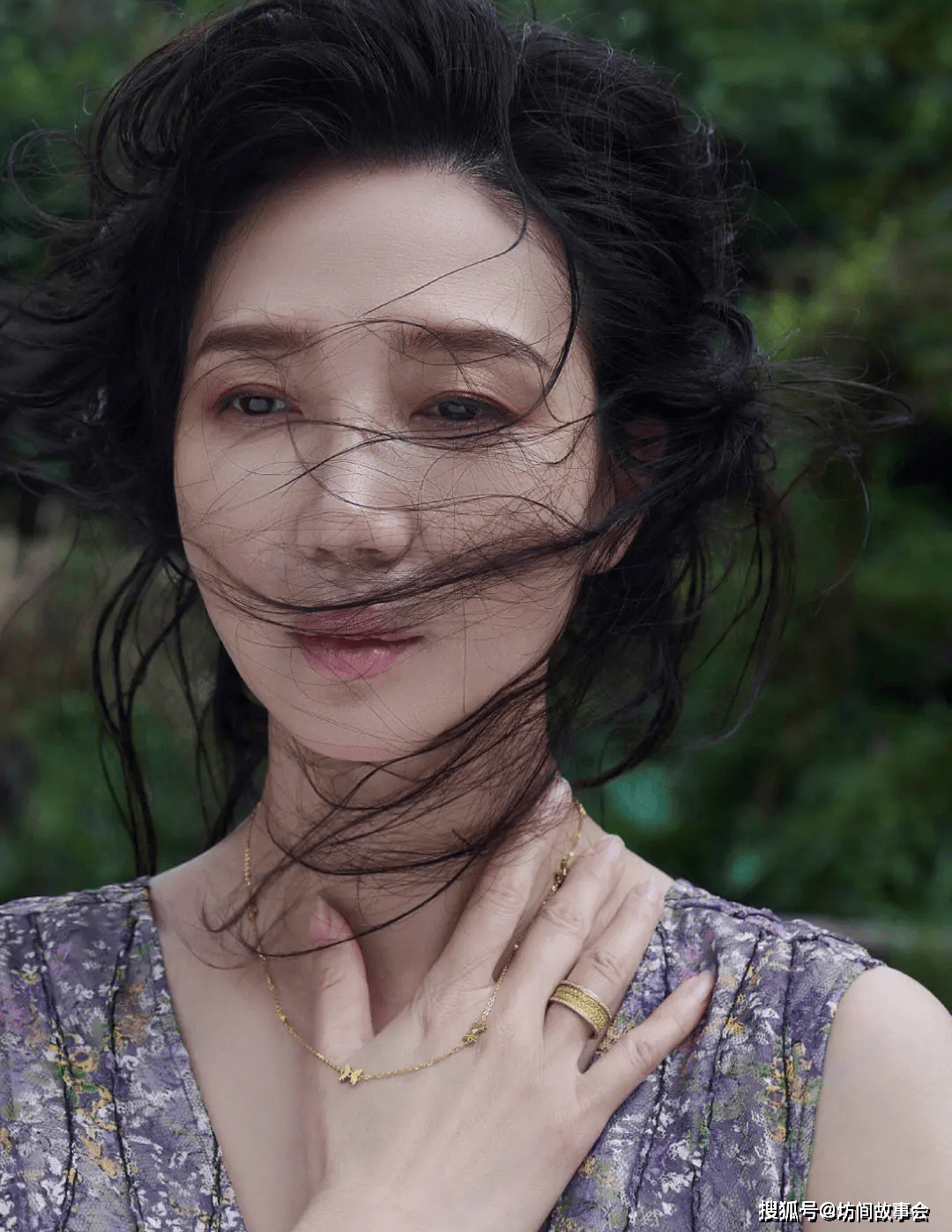 来自湘西土家族,43岁阿朵,不愧是性感女神,身材饱满,依旧炸裂!