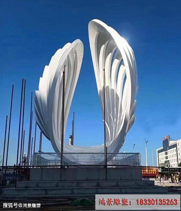 小区公园不锈钢贝壳雕塑拍照打卡的好去处_艺术_材质_人们
