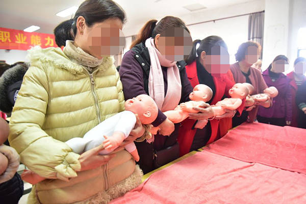 现在,育婴师证已经从职业资格证变为了职业技能等级证.