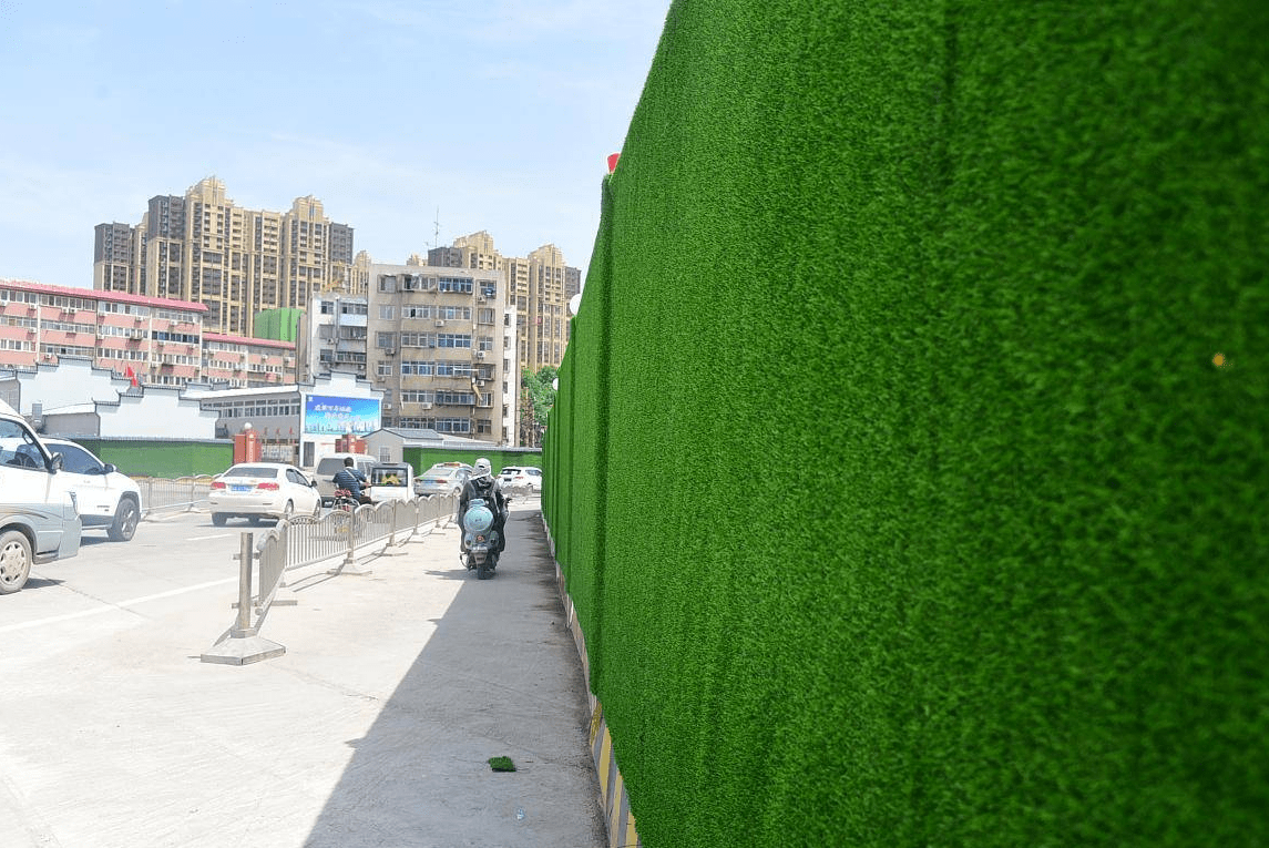 围挡假草坪的五个必备注意事项,不可忽视!