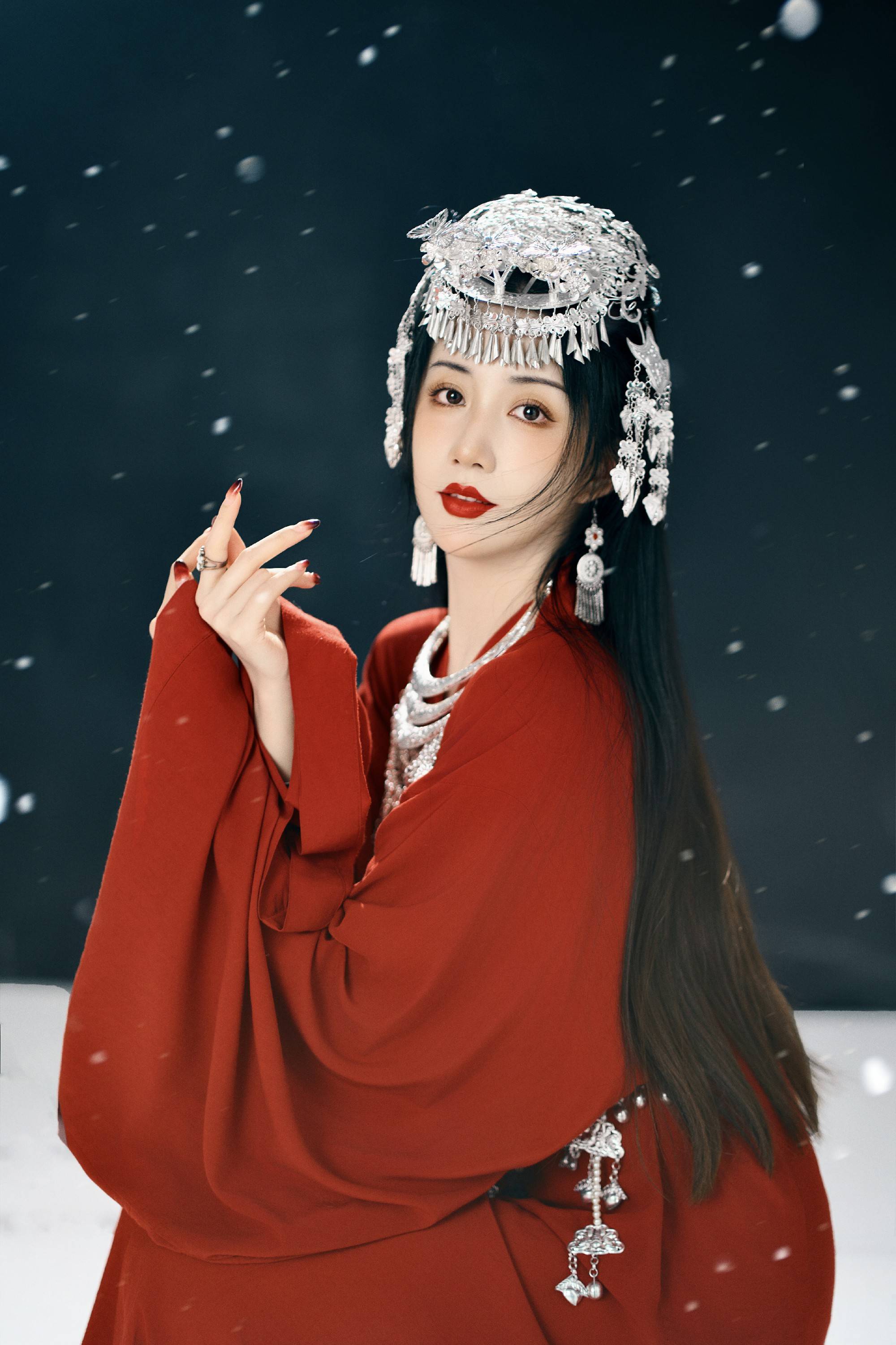 陈欣予新年写真曝光 雪女造型美出新高度