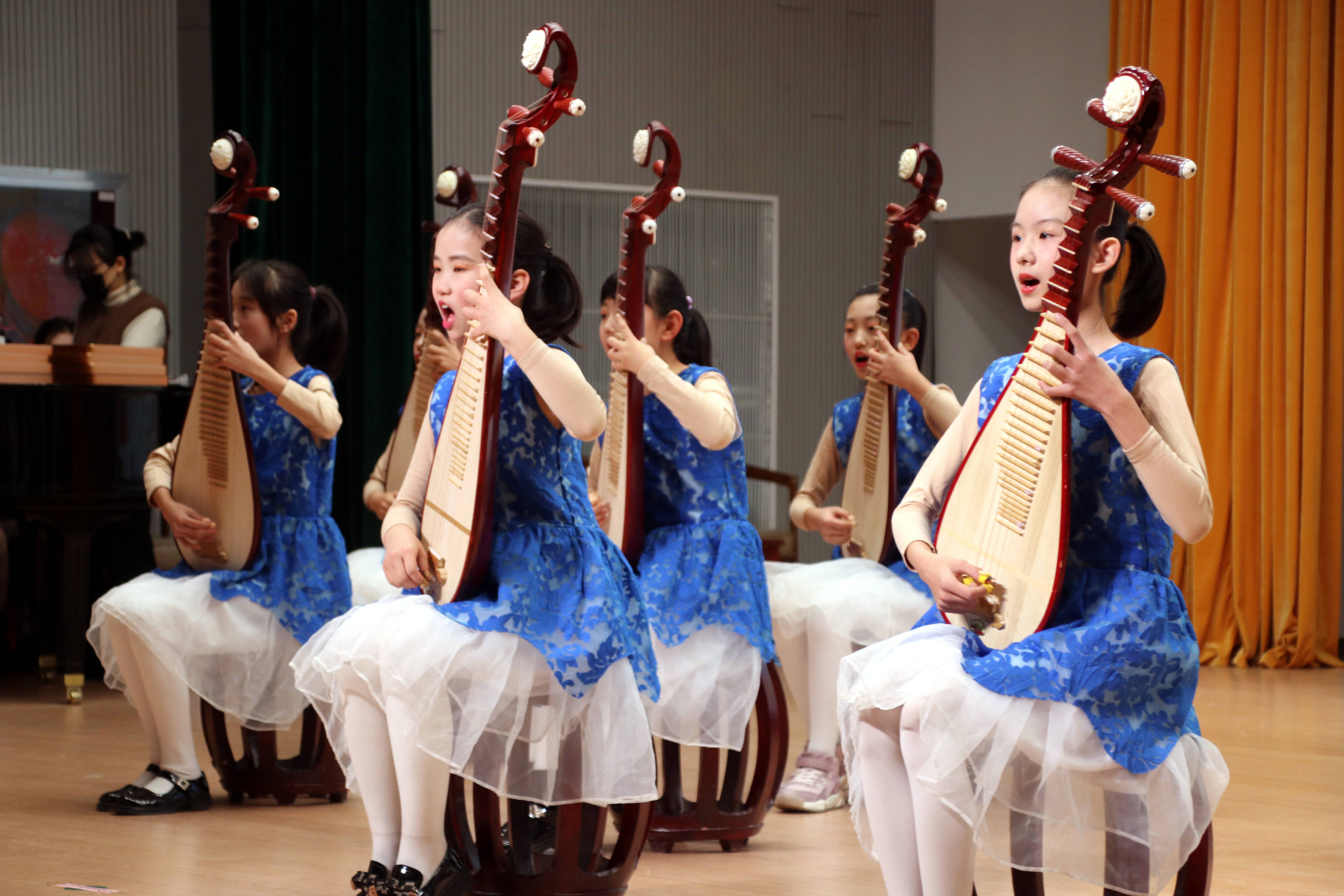 苏州市平江实验学校开展"让评弹走进学校,让青少年走近评弹"活动_表演