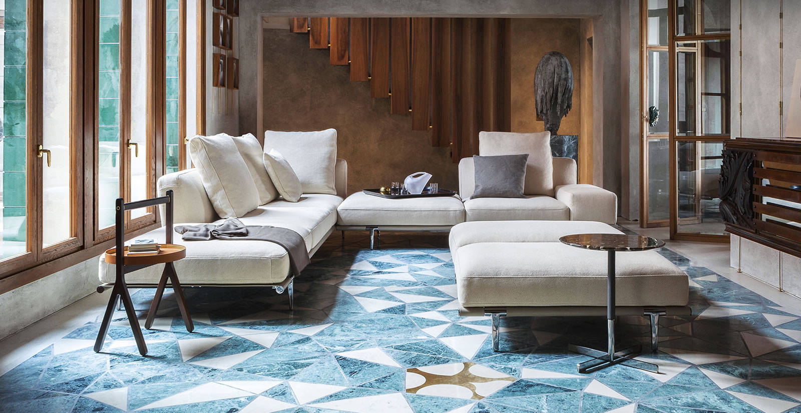 poltronafrau赛博朋克风这款扶手椅数码感十足