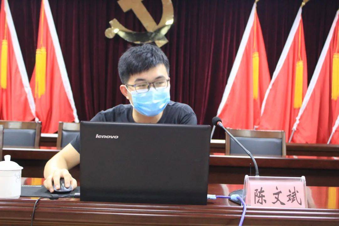 市纪委监委党风政风监督室副主任陈文斌以"以案释纪明纪,严守纪律规矩