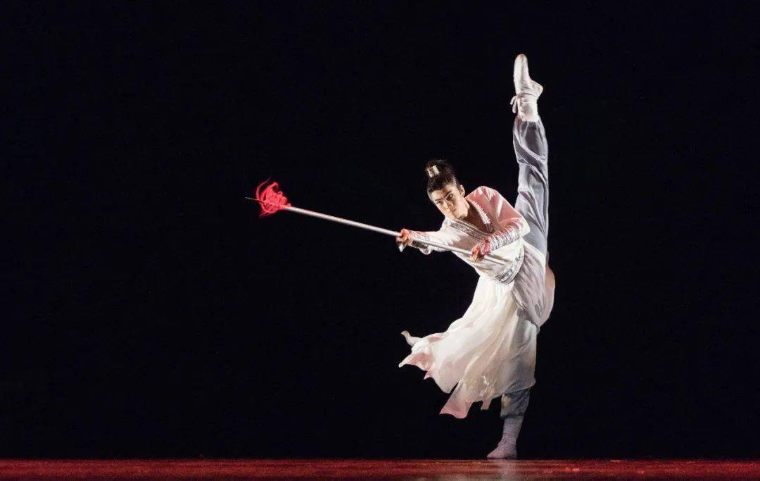 人物丨青年舞者李尊岳长相帅气面容姣好舞台形象能文亦能武