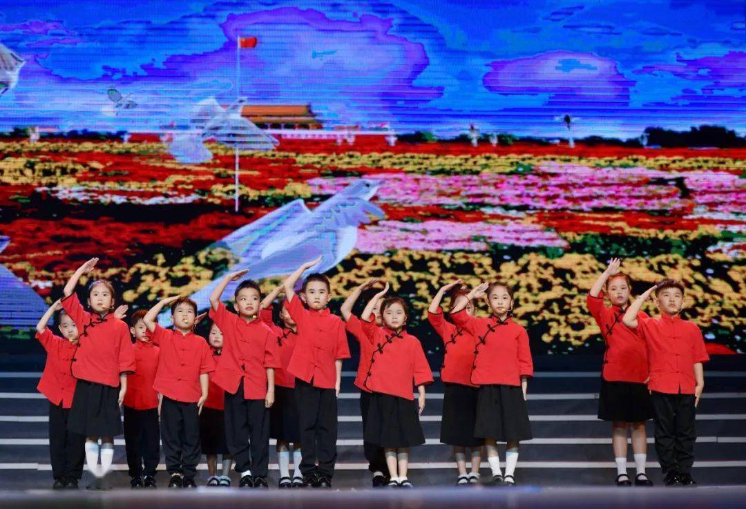 英语语言文学排名_唐海龙代表:建议调整高考语文英语分数权重