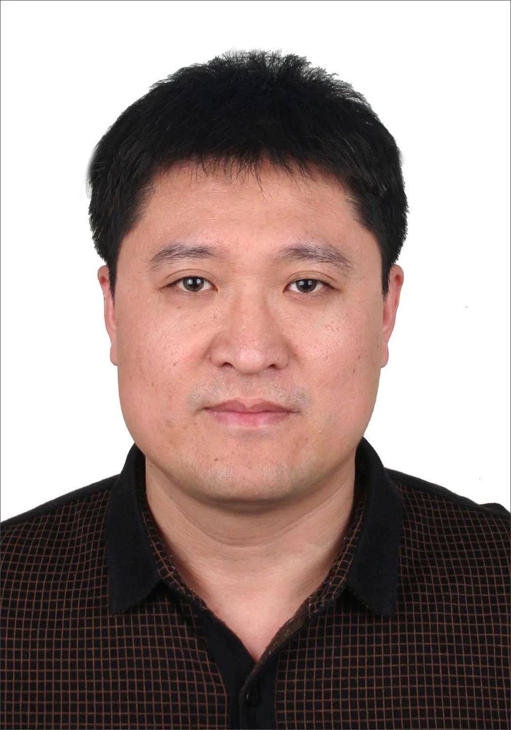主任医师李建华,许昌市烟草公司烟叶生产技术中心主任,高级农艺师黄杰