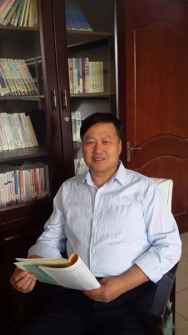 作者简介:赵斌录,古城上党公务员.喜读书,旅游,下棋.