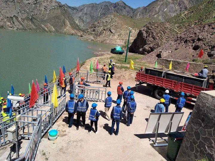 省渔业环境监测站在积石峡水电站,苏只水电站库区举行2020年度黄河上