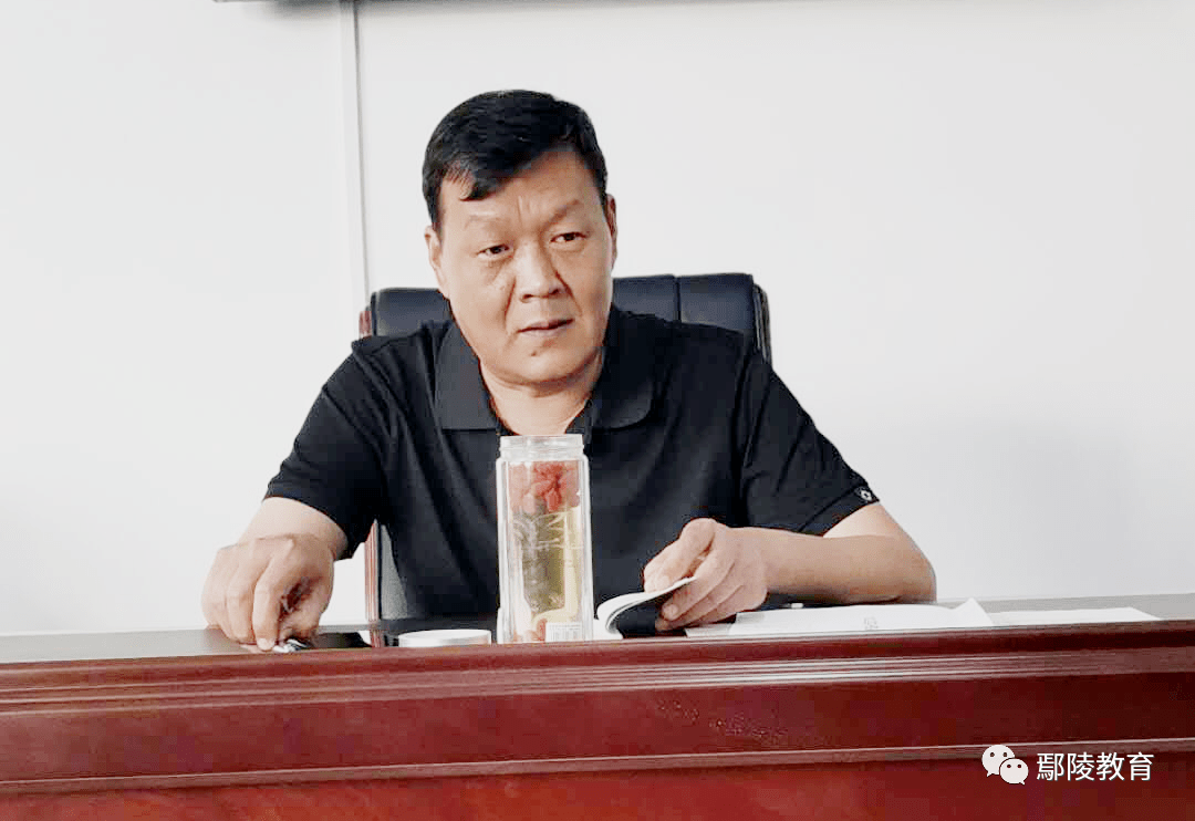 研讨县一高举行高一年级班主任研讨会