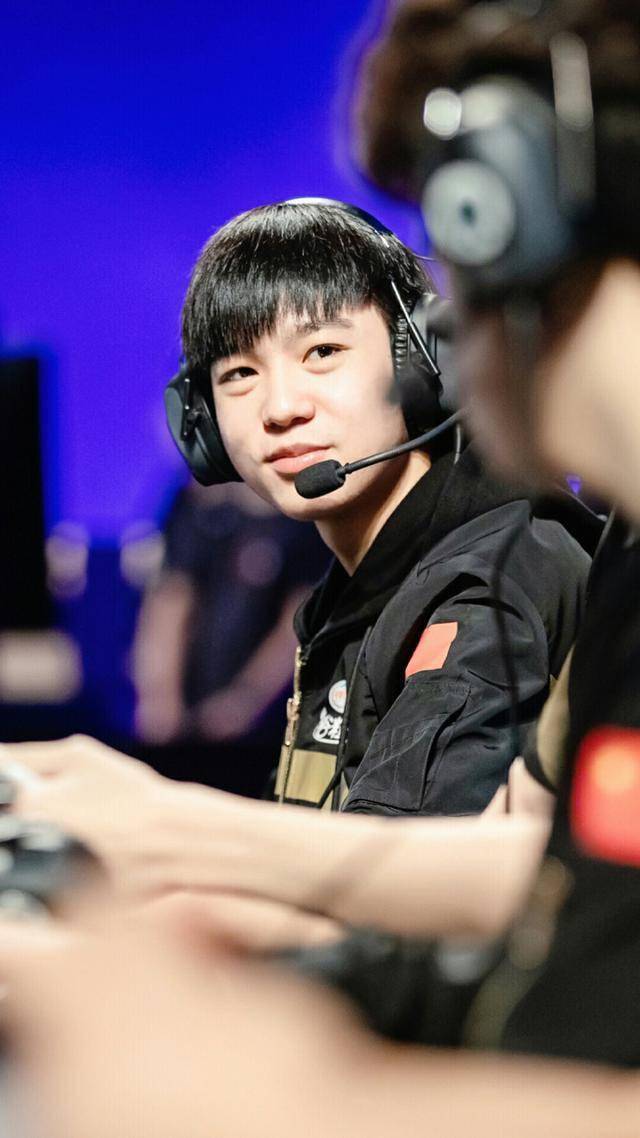 uzi简自豪宣布退役再见青春再见lol