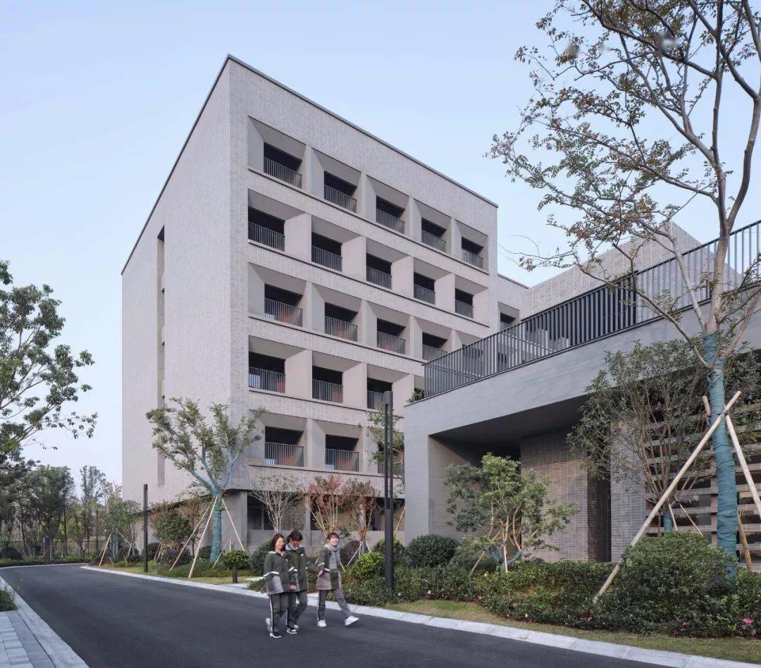 案例欣赏丨现代简约大气美观的中学宿舍楼