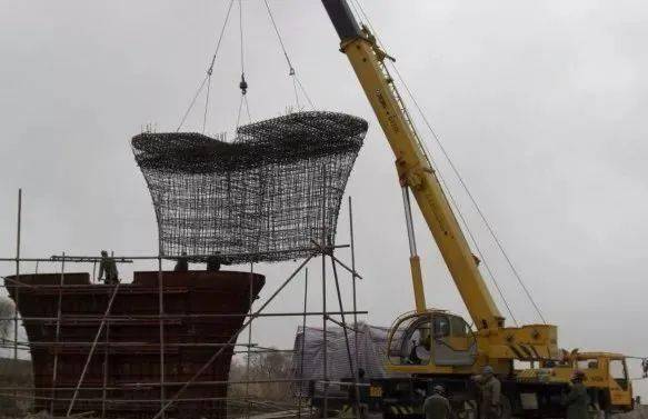 图:墩身顶帽钢筋网吊装图:墩身模板拼装图:墩身顶帽模板示例图:墩身