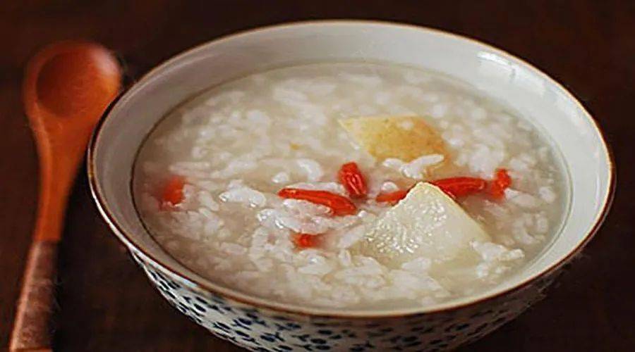 有卫健康【材料】莲藕,红枣,雪梨各20克,大米80克,蜂蜜适量.