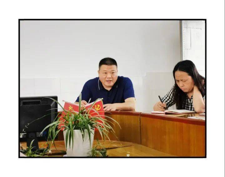 吴伟华校长从"感动""感谢""感想"说起,结合自己在"德,能,勤,绩,廉"等