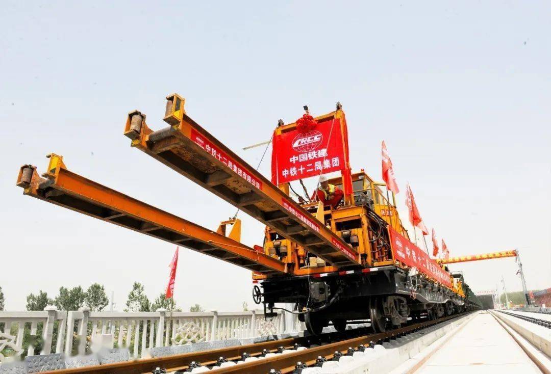 t11长轨列车京雄城际铁路是连接北京市区,大兴国际机场和雄安新区的