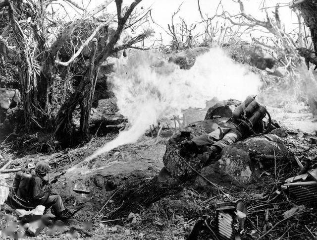 1945年太平洋最为血腥的冲绳岛战役美军伤亡高达7万人