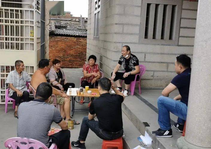 南安市纪委书记李岩华到水头镇荷楼片区项目指挥部一线现场办公