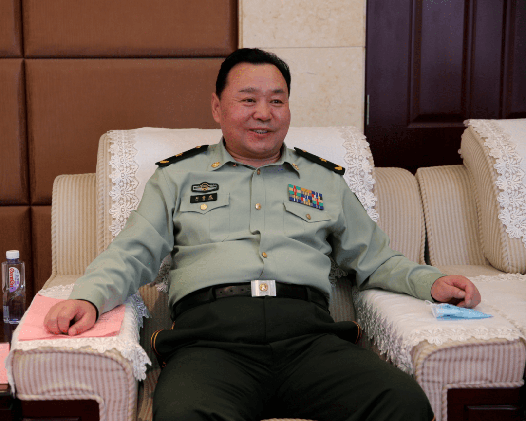 武警内蒙古总队司令图片