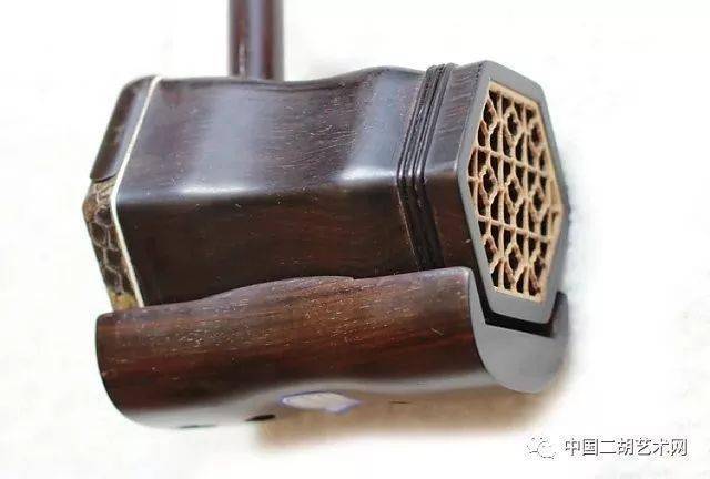 手机录制———————————————桂师傅的二胡开音后,音色细