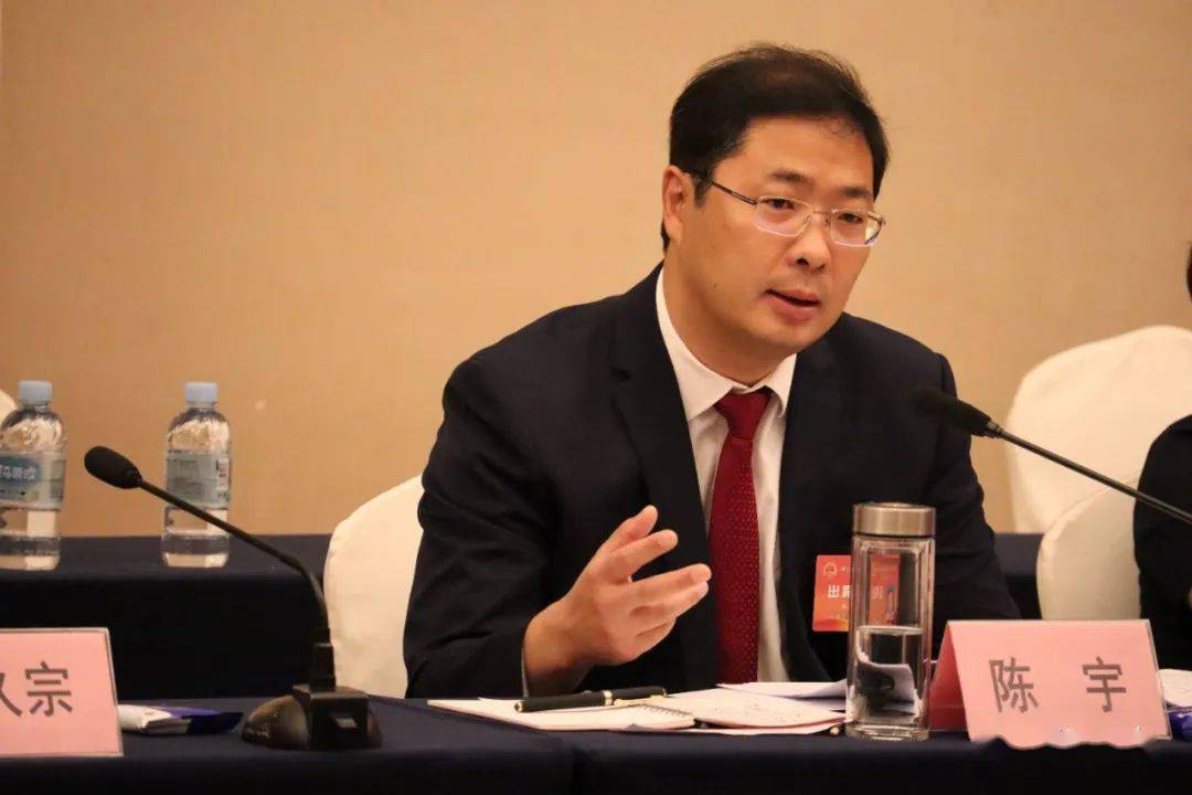 王久宗代表说,报告结构新颖,思路清晰,求真务实,符合中央和省,市委