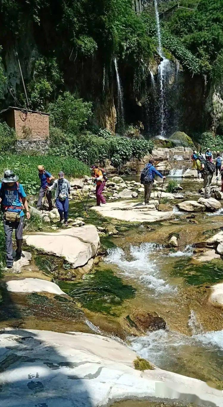 拓展训练基地：激发潜能，铸造团队