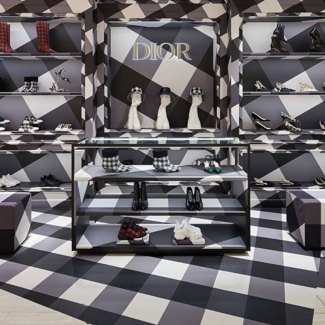 跟着dior学陈列这样的橱窗1秒吸睛7秒进店让店铺稳赚