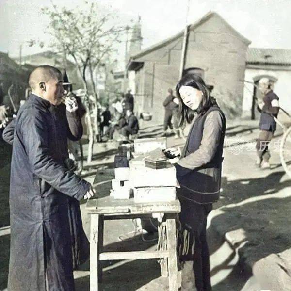 老照片民国年间山西那些摆地摊的小商小贩们