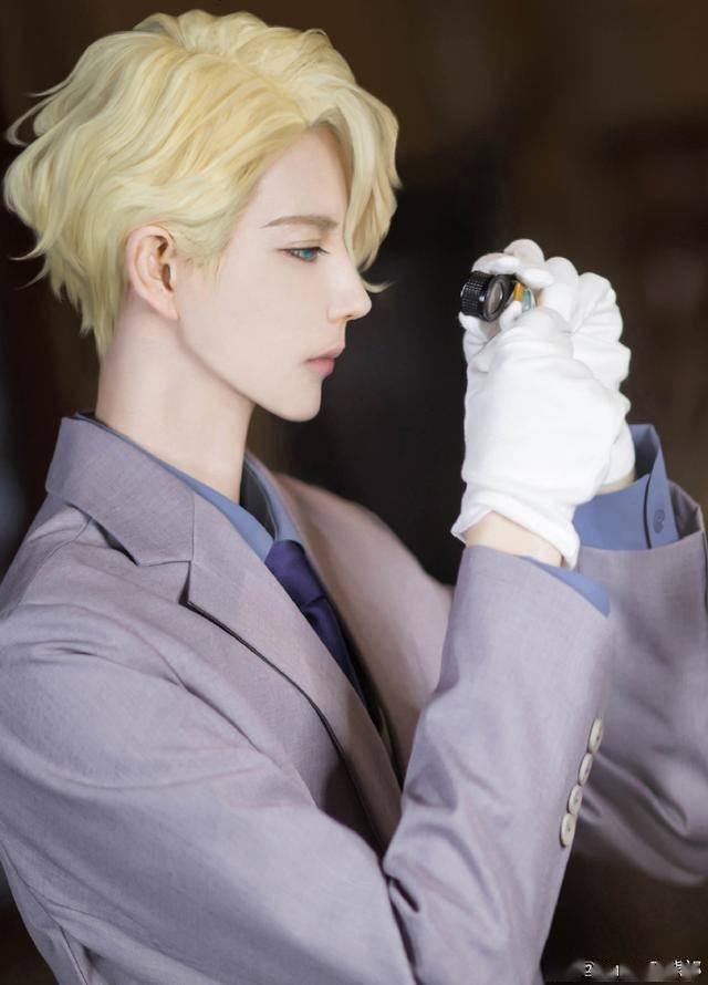 熊祁,一个混淆了很多人性别的coser,每一张都很还原