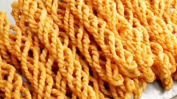 汝阳特色老手艺麻花独特手法制作麻花炸出来咸香酥脆满口留香