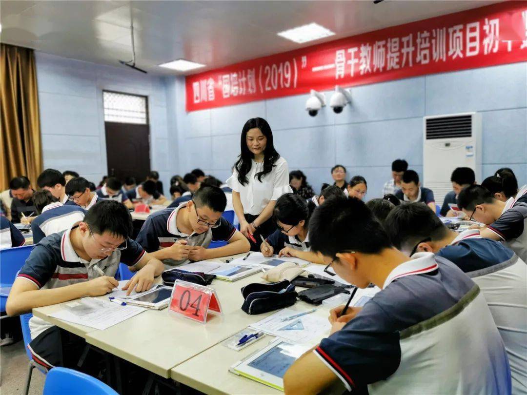“省级名师课堂教学展风采 国培专家深入一线助成长”-搜狐大视野-搜狐新闻
