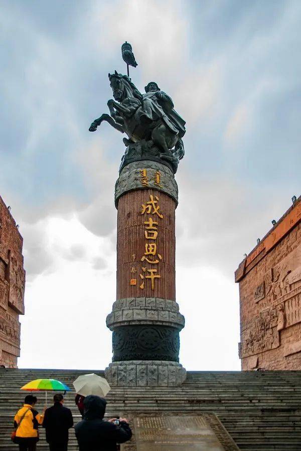 成吉思汗陵旅游区气壮山河入口景区
