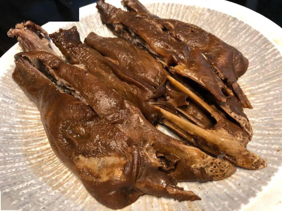 这一砣白色的肉应该是鹅脑?