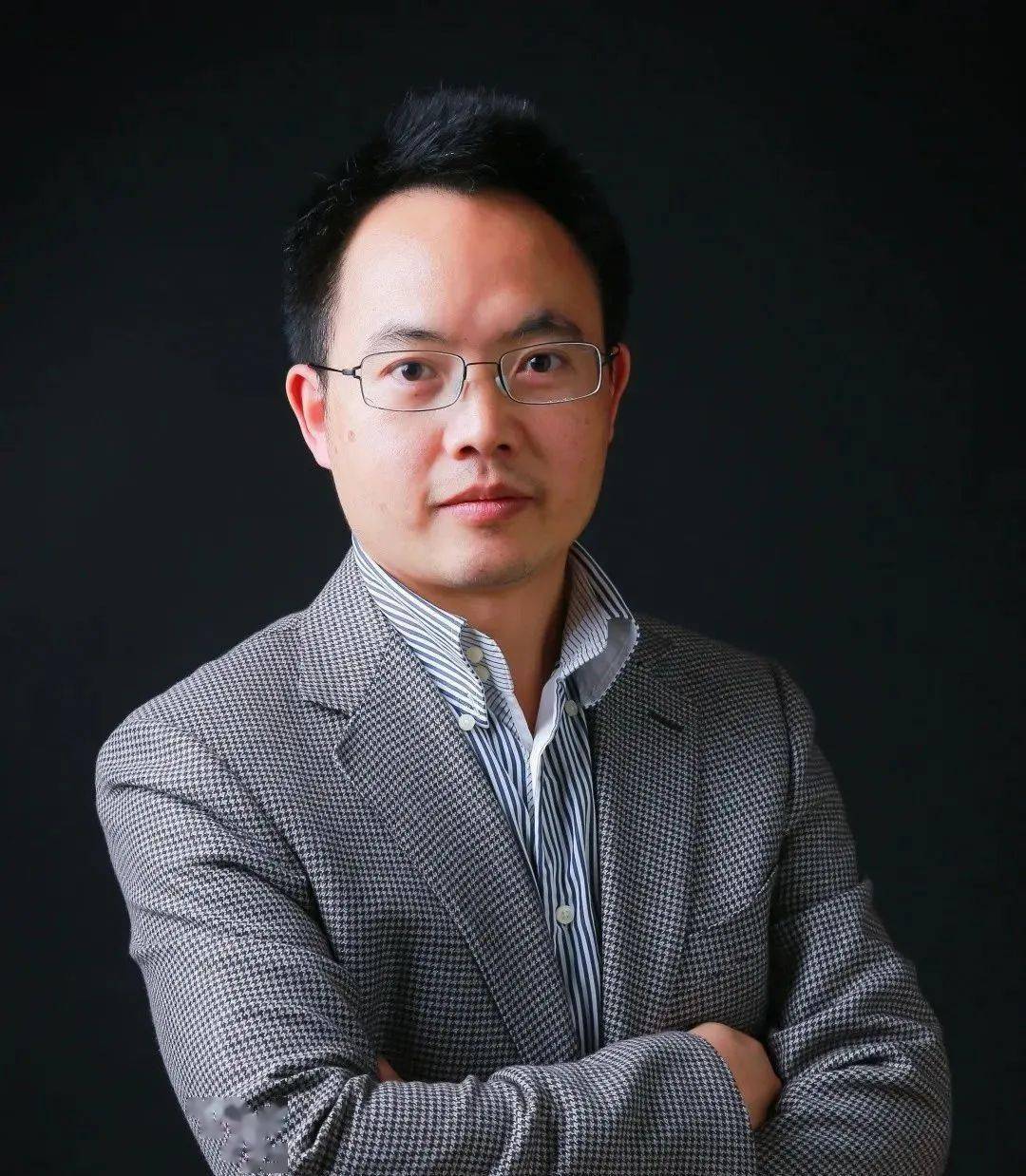 眼科主任,副教授,副主任医师,硕士生导师毕业于