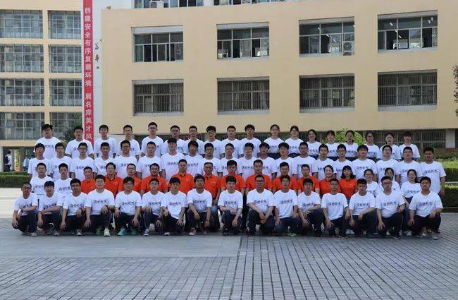 图说毕业照一张张照片定格幸福时光