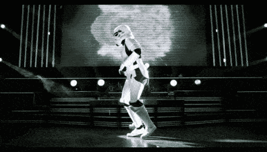 人物是千年隼号的船长是莱娅公主的挚爱是卢克·天行者的挚友是丘巴