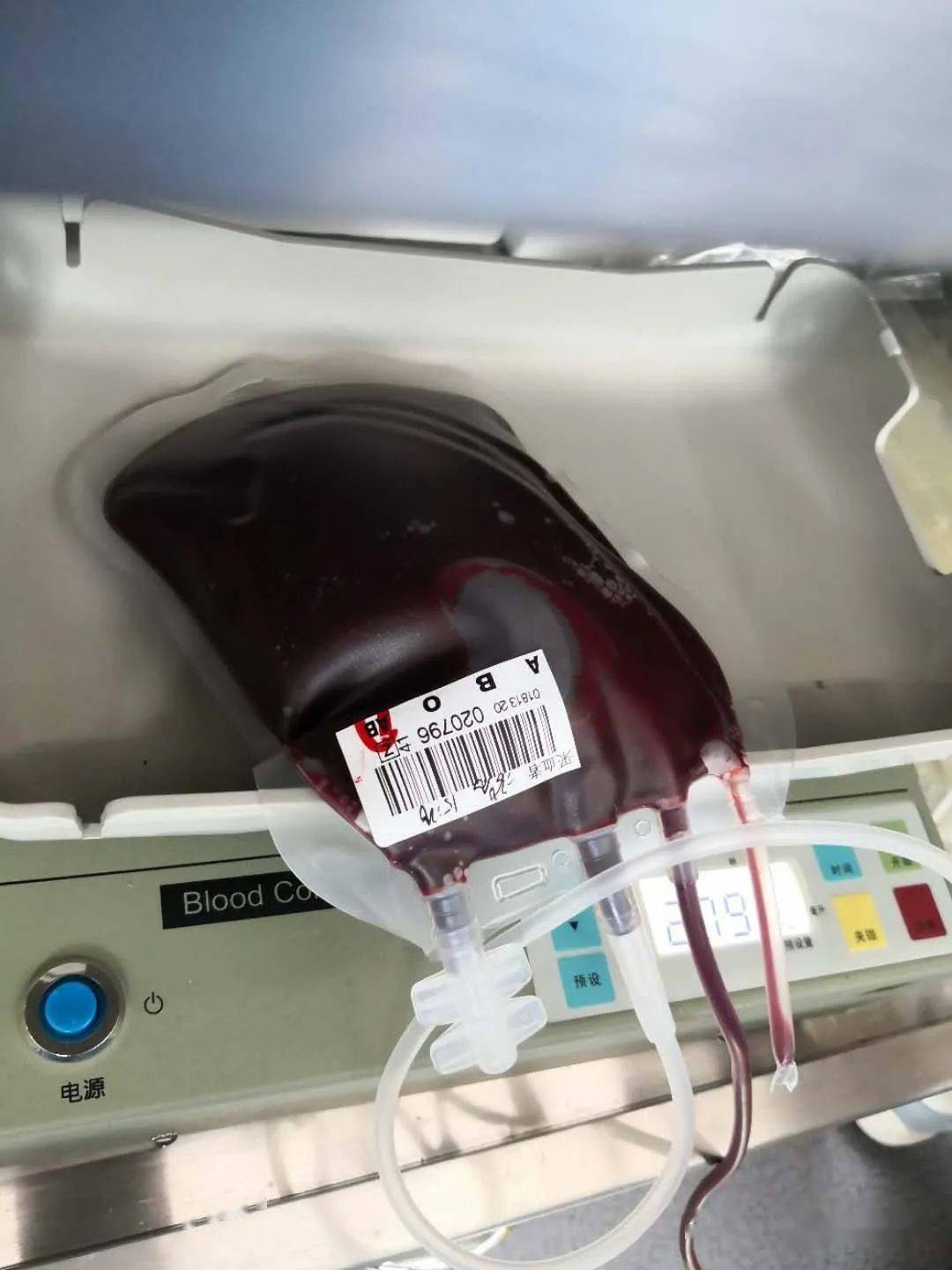 有35名干部职工主动报名参与此次无偿献血活动累计献血10800毫升编辑