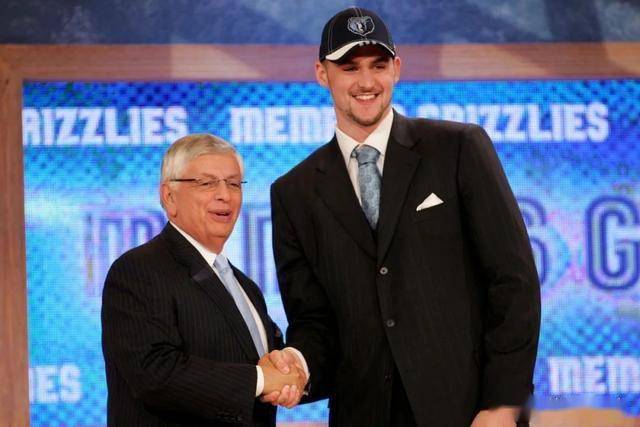 乐福的选秀报告!身高2米05,总评93分,模板刚刚去世