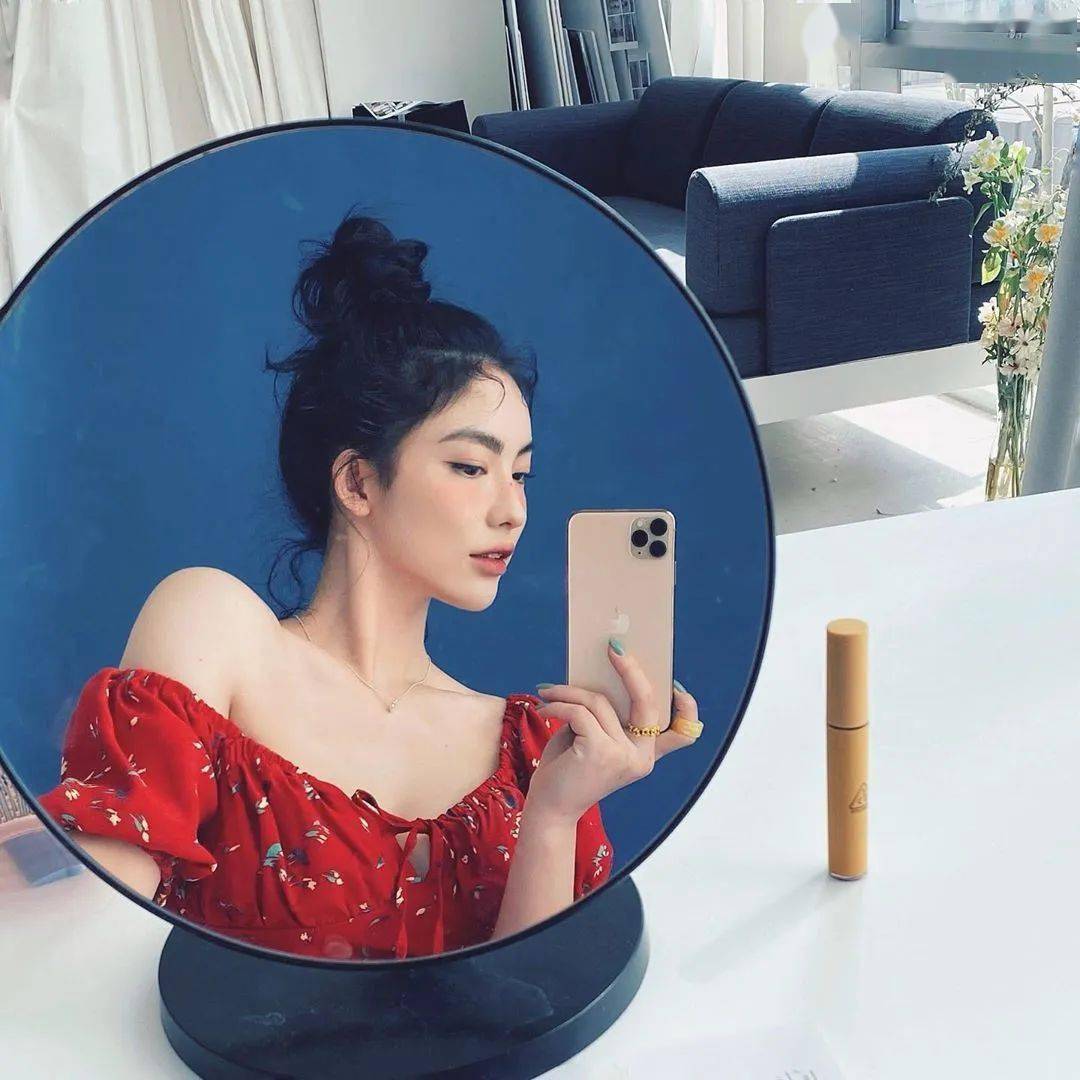 在安敏智小姐姐的ins上,可以看到私下的她穿着风格