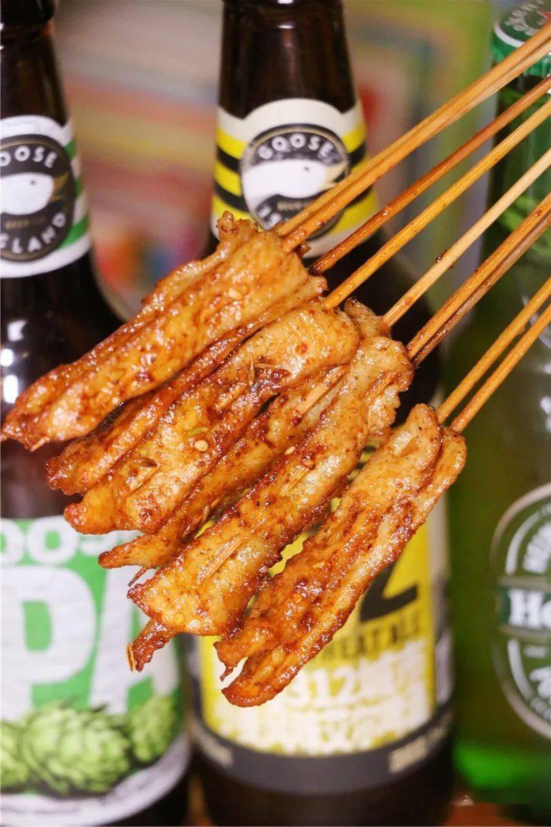 越吃越香 孜然和辣椒的香气让人根本停不下来 点单率超高的小竹签猪颈