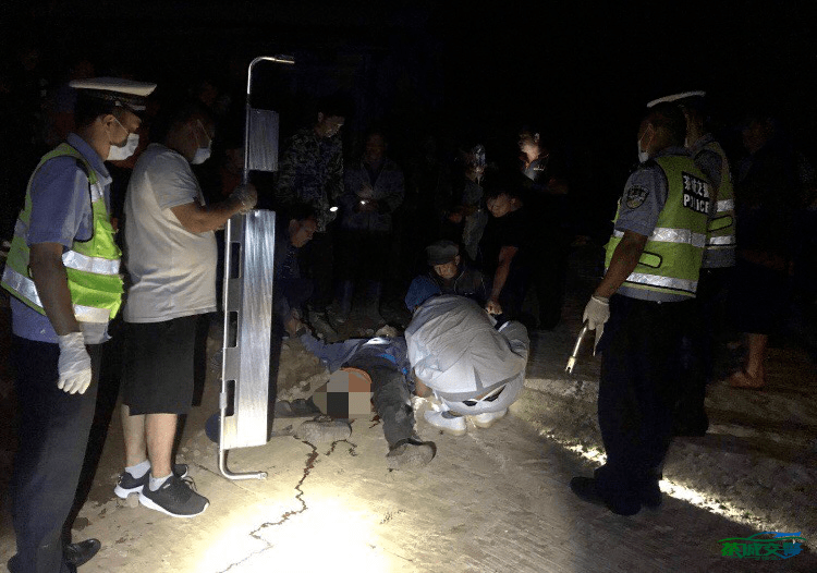 交通事故,一男子驾车返家途中,由于夜幕降临,视野不够清晰,将醉酒后睡